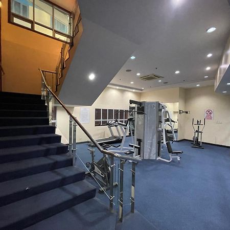 1Br At Pearl Of The Orient Tower In Front Of Us Embassy Apartment Manila Exterior photo