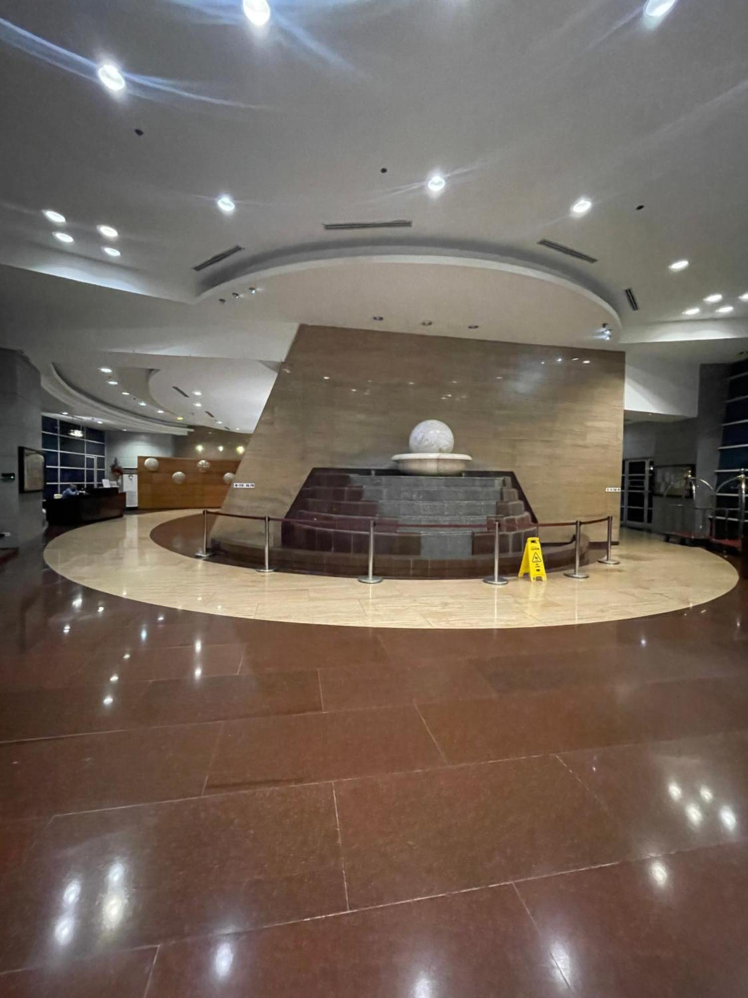 1Br At Pearl Of The Orient Tower In Front Of Us Embassy Apartment Manila Exterior photo