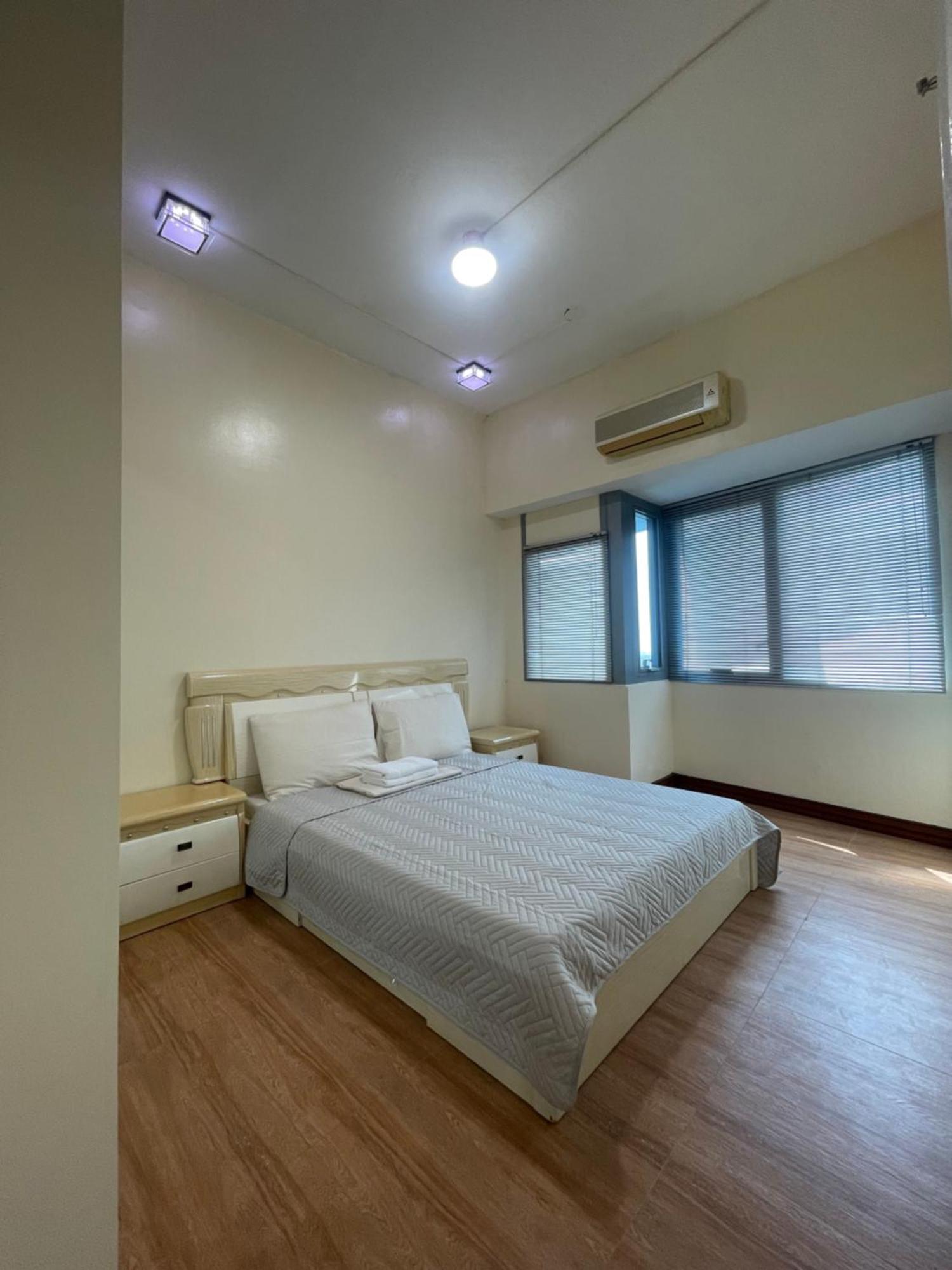 1Br At Pearl Of The Orient Tower In Front Of Us Embassy Apartment Manila Exterior photo