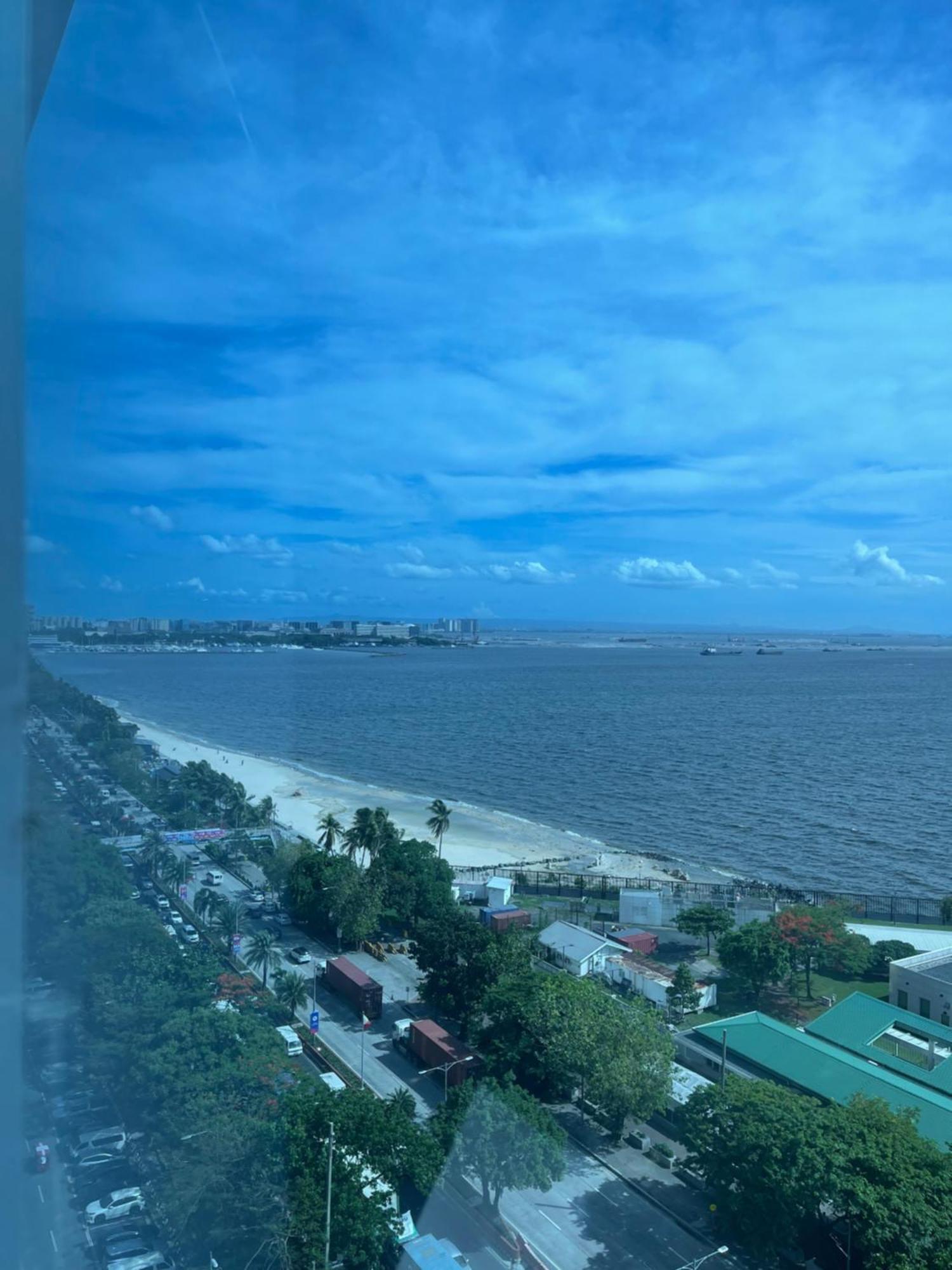 1Br At Pearl Of The Orient Tower In Front Of Us Embassy Apartment Manila Exterior photo