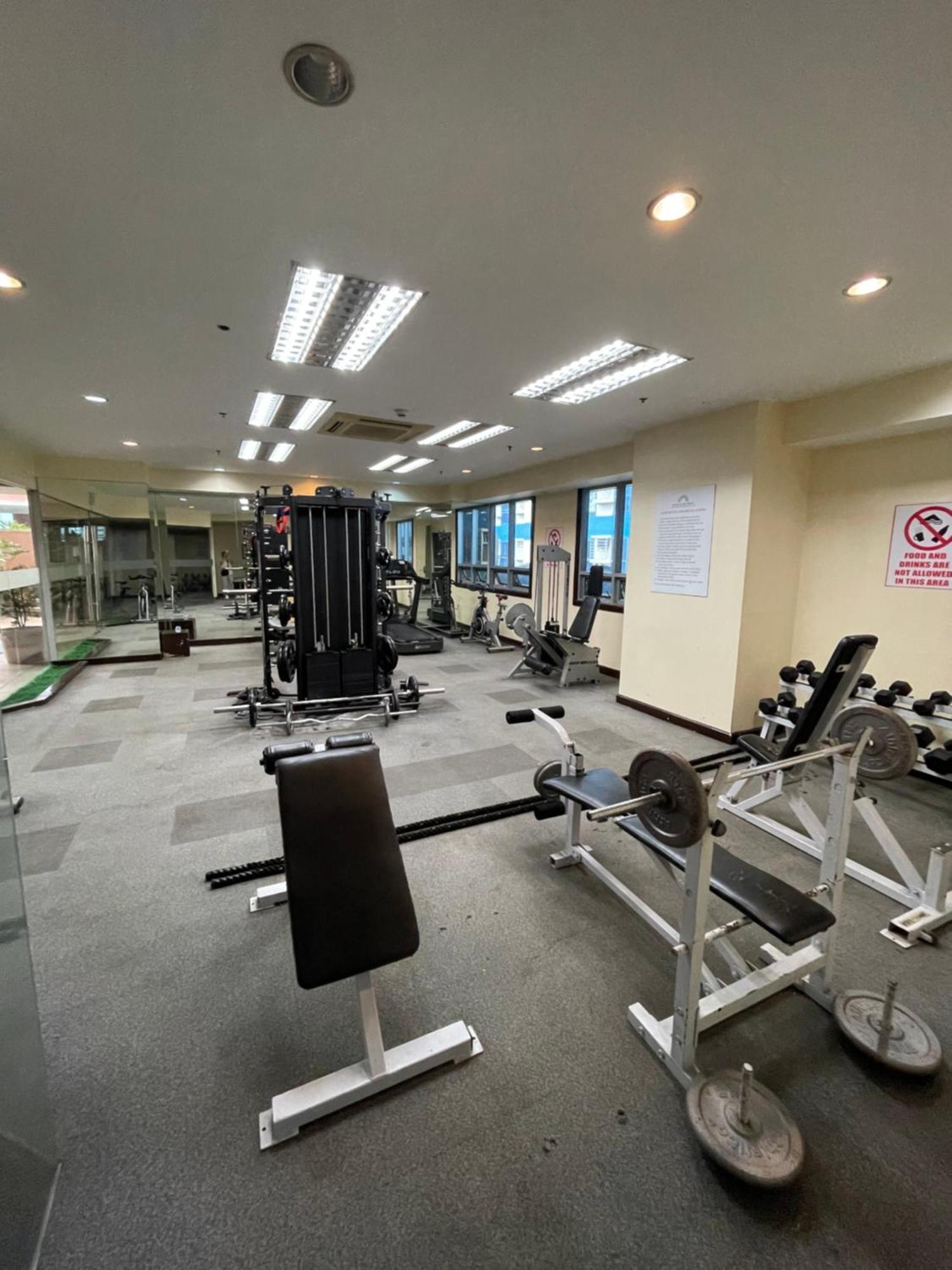 1Br At Pearl Of The Orient Tower In Front Of Us Embassy Apartment Manila Exterior photo