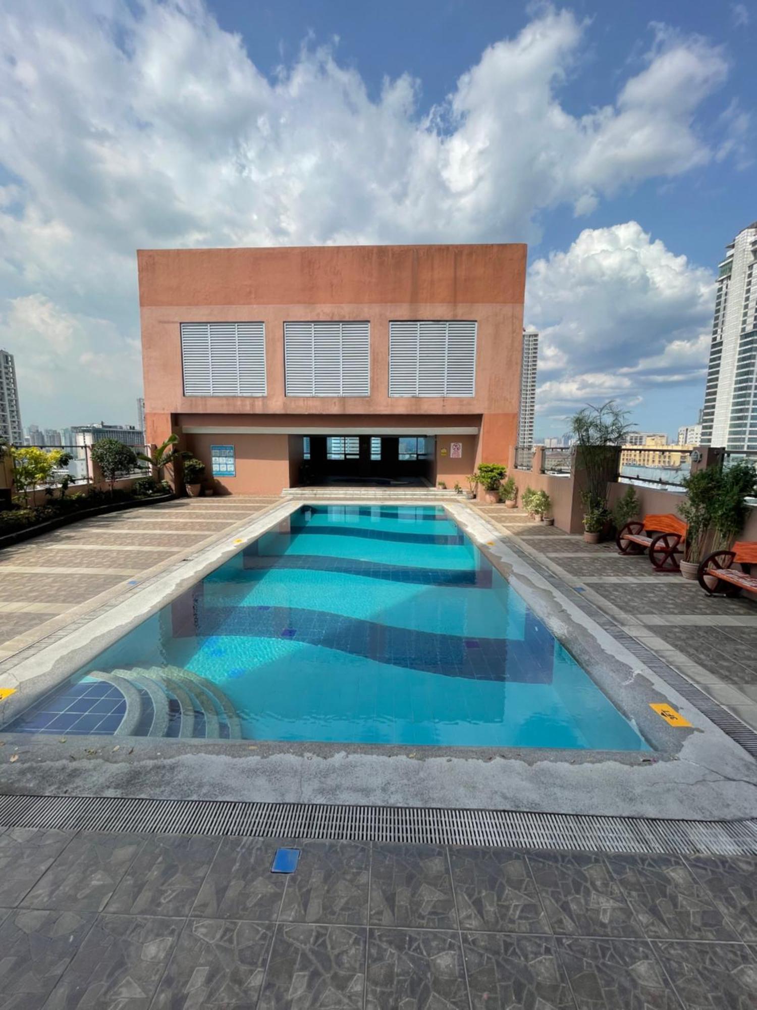 1Br At Pearl Of The Orient Tower In Front Of Us Embassy Apartment Manila Exterior photo