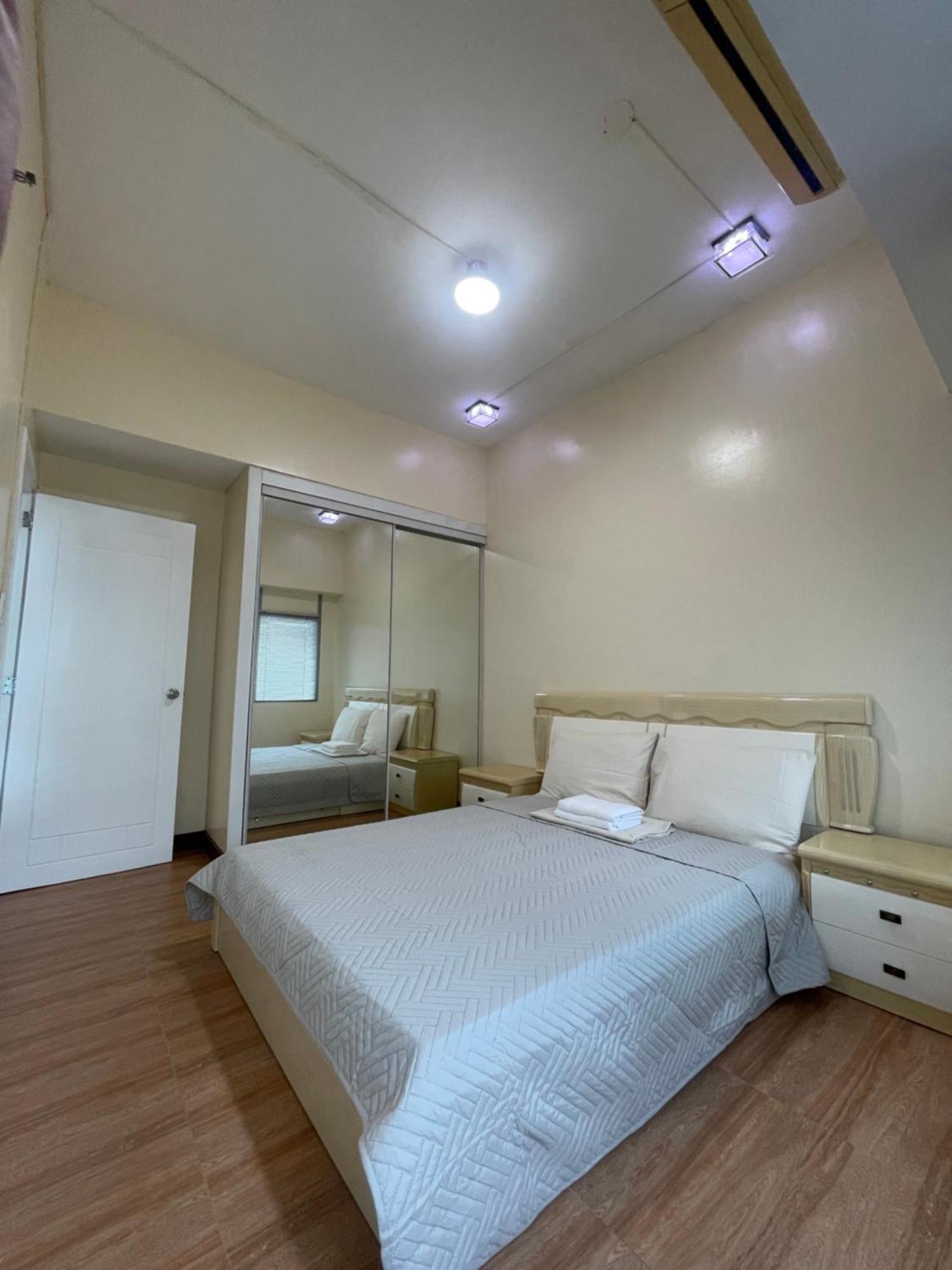 1Br At Pearl Of The Orient Tower In Front Of Us Embassy Apartment Manila Exterior photo